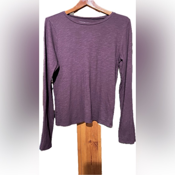 American Eagle Outfitters long sleeve burgundy tee size large EUC - Picture 1 of 4